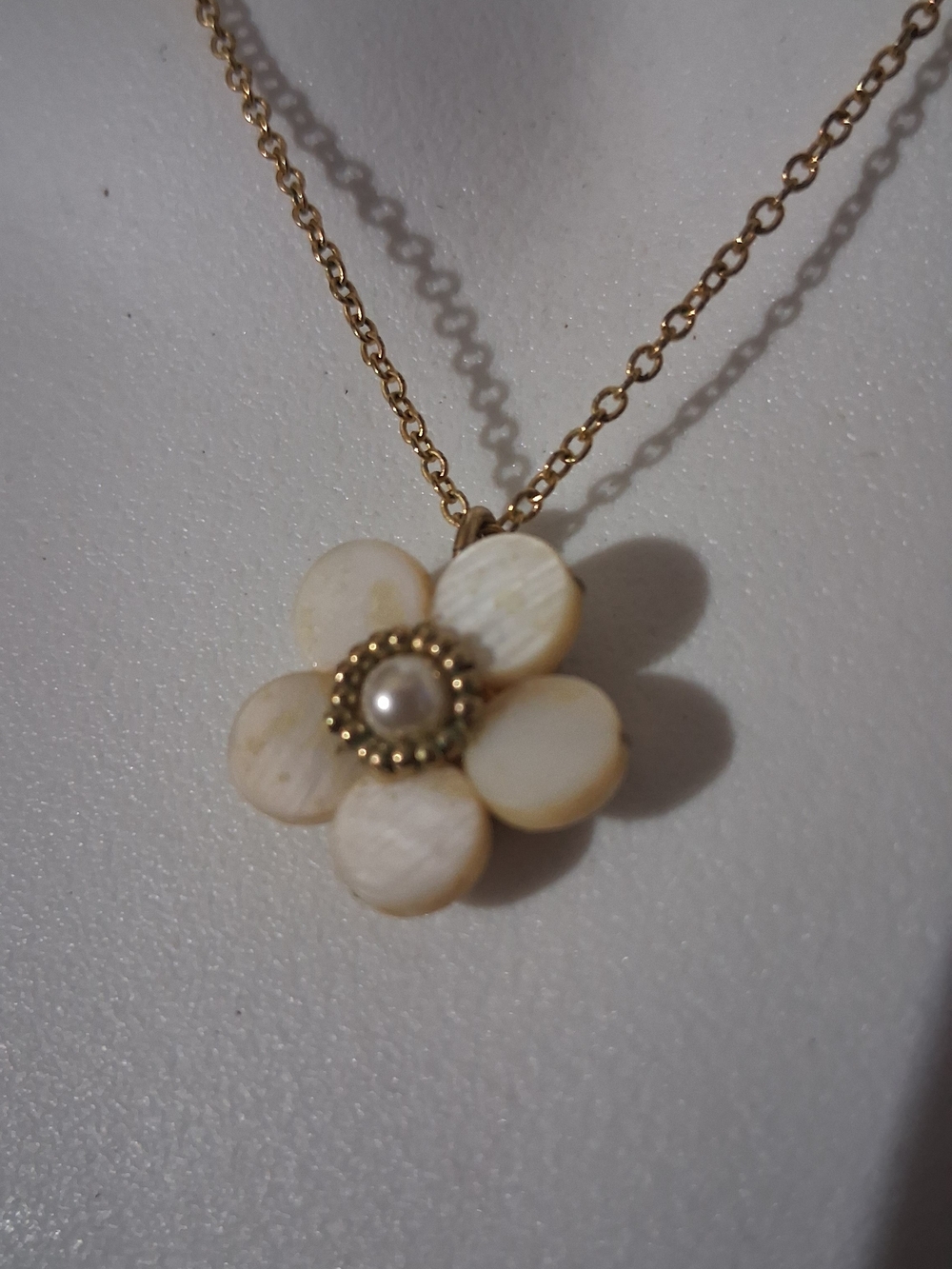 Kate SPADE Gold Tone Floral Pearl Pendant Necklace - Cream Shell Flower